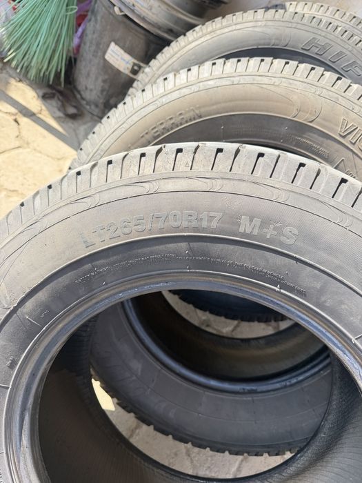 Продам шины АТ R17