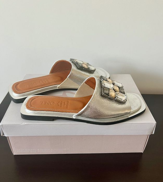 Сребърни чехли с камъни, естествена кожа