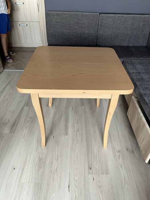 Чисто нови: Дървена маса и 2 стола