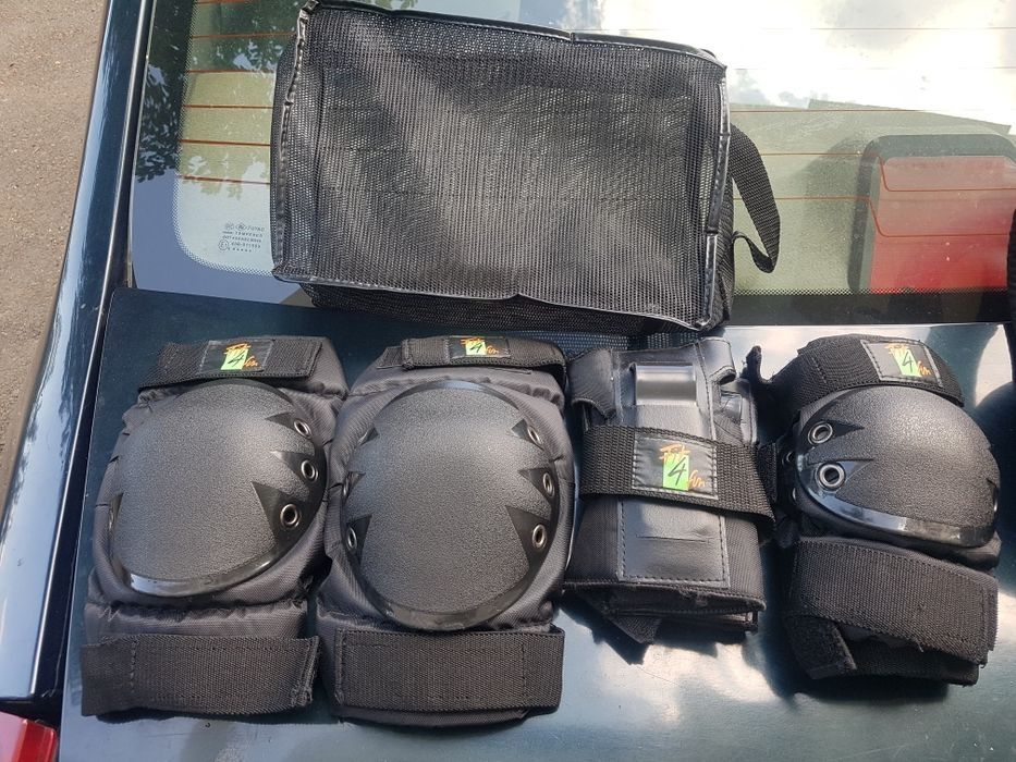 Casti protectie, echipament tricouri, pantaloni bicicleta, biker
Stare