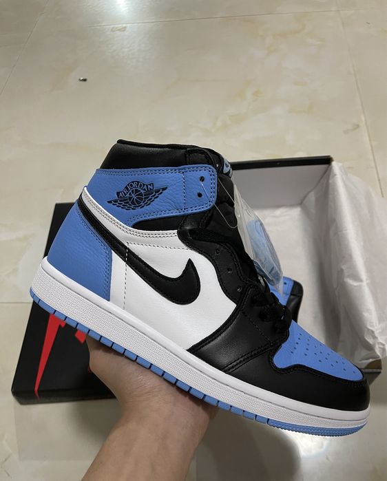 Air Jordan 1 Retro High “UNC Toe”