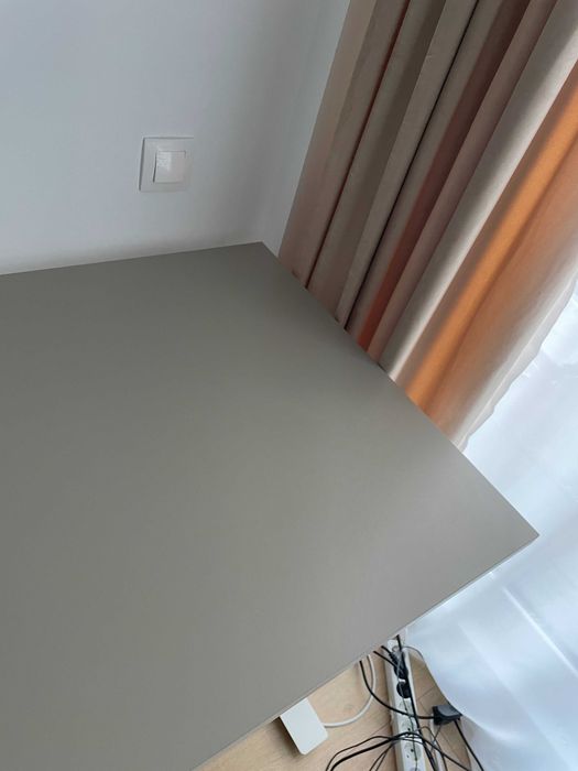 Masă de birou cu înălțime reglabilă, IKEA