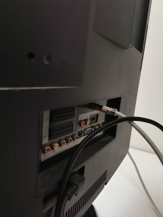 Televizor Samsung, diagonala 80 cm.