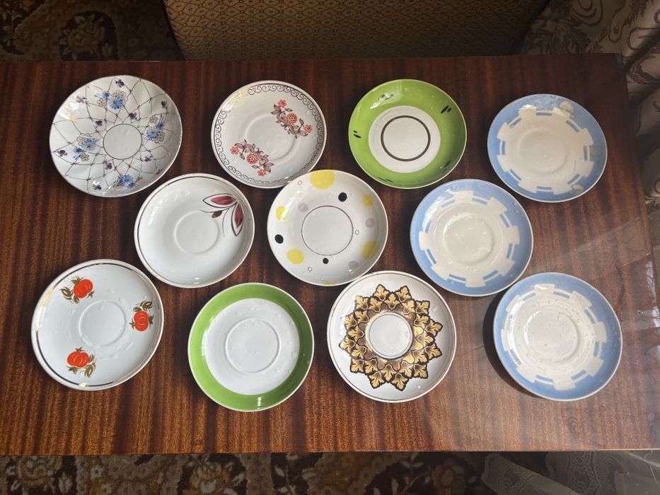 Чайные блюдца разные
