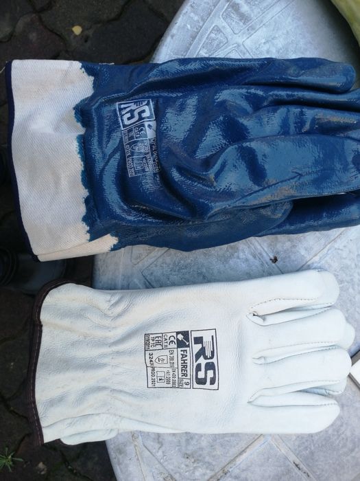 Vând 2 perechi mănuși