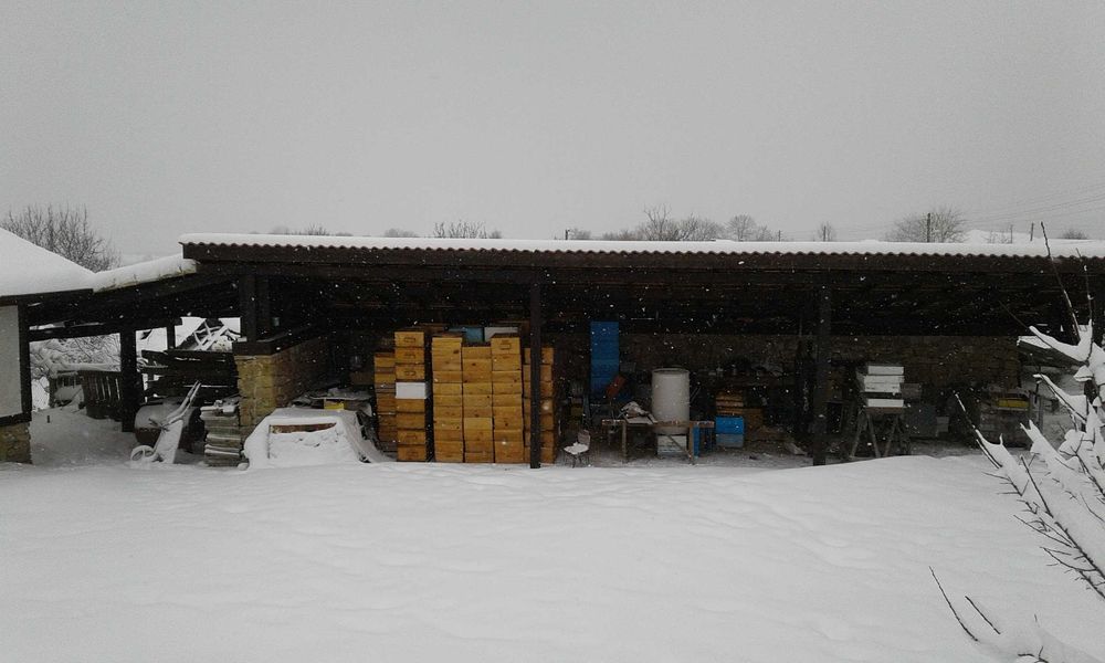 Тухлена къща !!! и  селскостопански постройки  село Горна Кабда