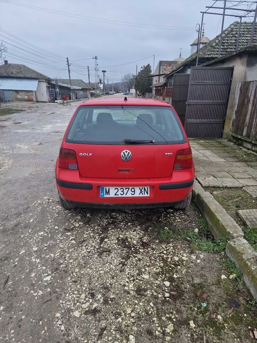 Продавам голф 4 tdi 1.9п