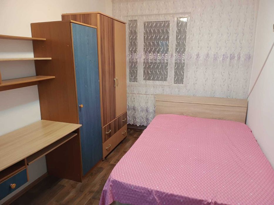 Închiriez apartament 2 camere, confort 2 decomandat, utilat și mobilat, suprafață totală 40 mp, etajul 3 /4.