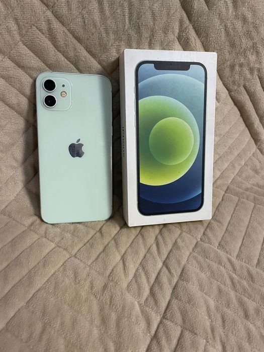 В продаже Айфон 12. 64Gb