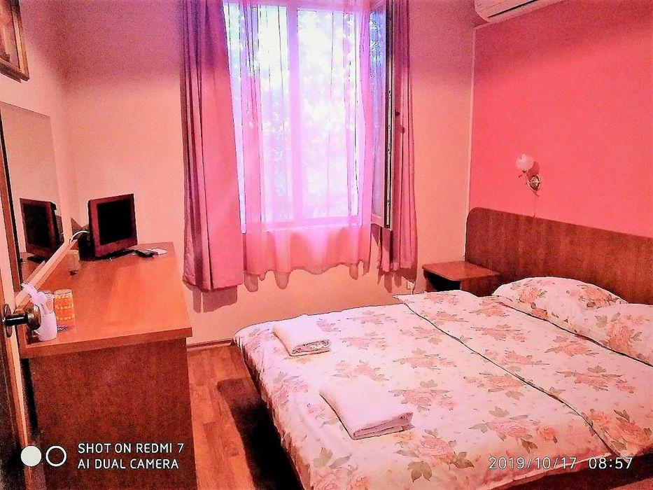 Целогодишни нощувки във Варна. Свободно паркиране! Стаи и студия със собствен санитарен възел.