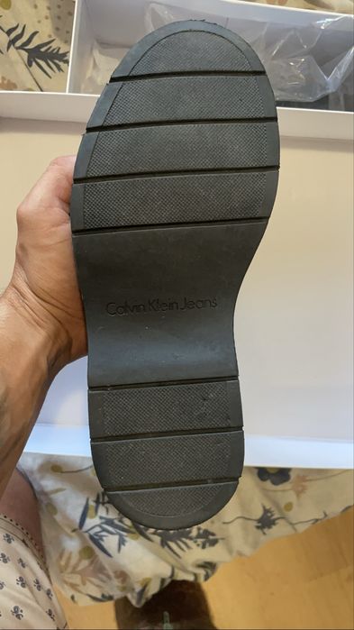 Стилни велурени боти