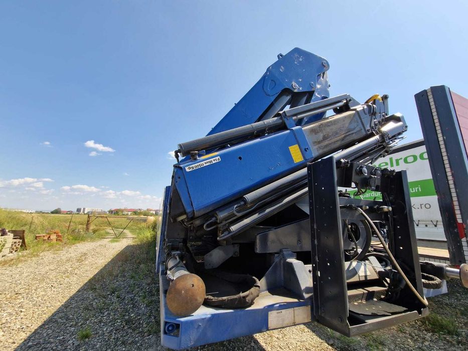 Semiremorca Schmitz cu macara