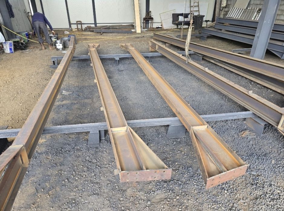 Vand/schimb hală metalică.
Lățime 10 metri.
Lungime 20 metri.
Inaltime