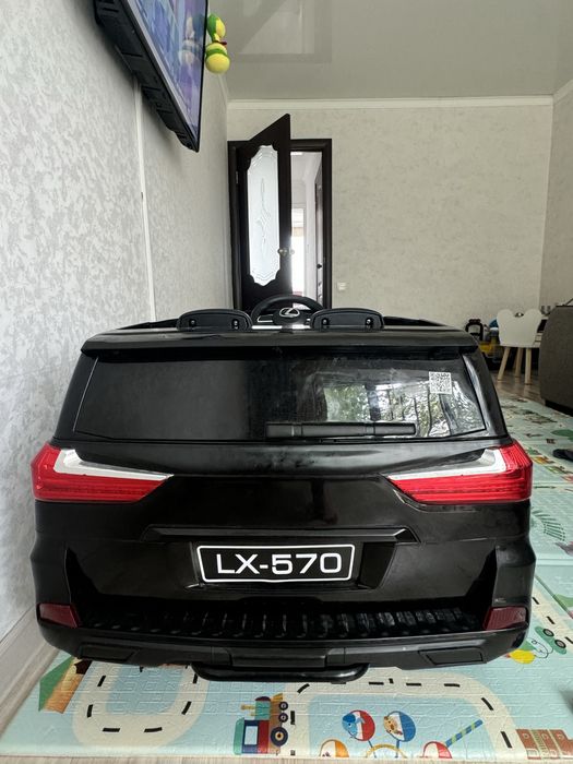 Продам детский электромобиль LEXUS LX-570