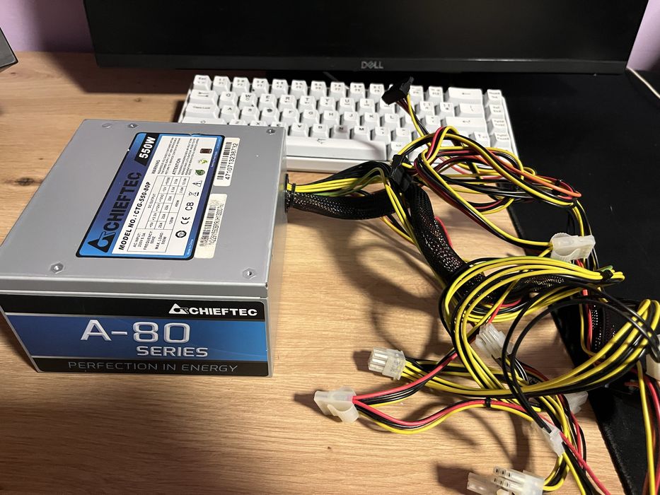 Захранваме CHIEFTECH 550W