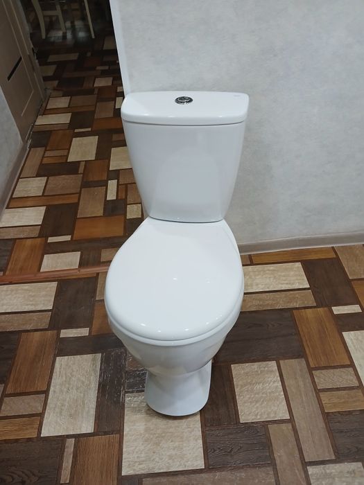 Продам унитаз санита