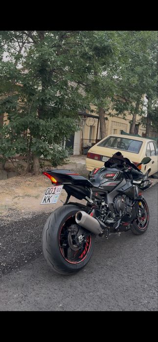 Yamaha R1 2018 в идеальном состоянии