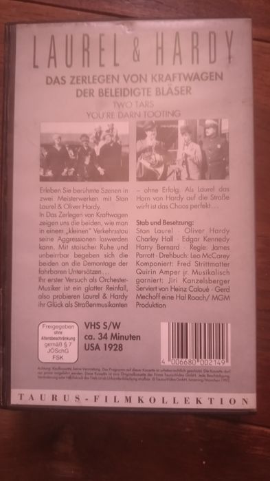 Caseta VHS: Laurel & Hardy(1928) ; Elvis Kaffe Europa(1960)