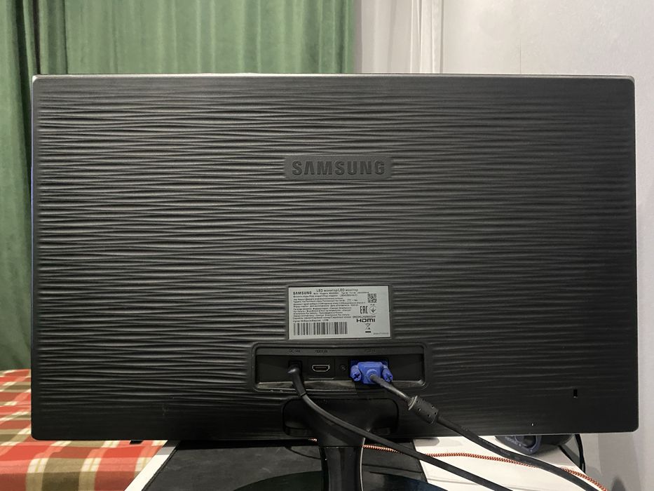 Монитор Samsung S24D300