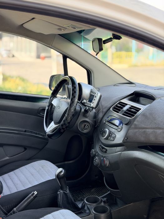 spark sotiladi 2010 yil tozza 219000 km Gaz 4 yevro