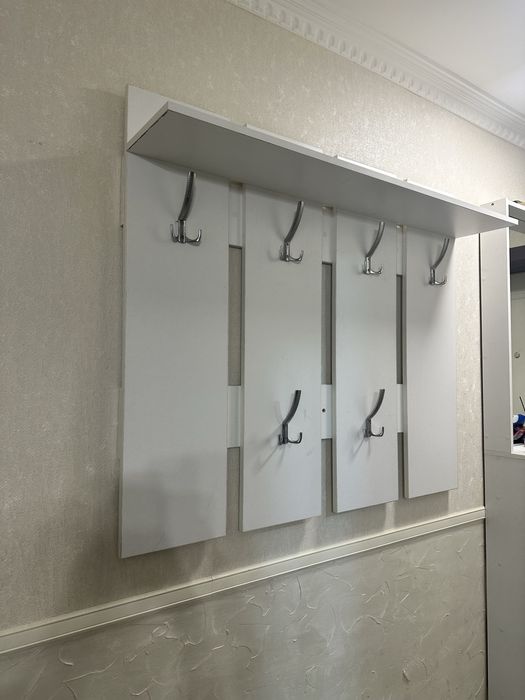 Продам вешалку в прихожую