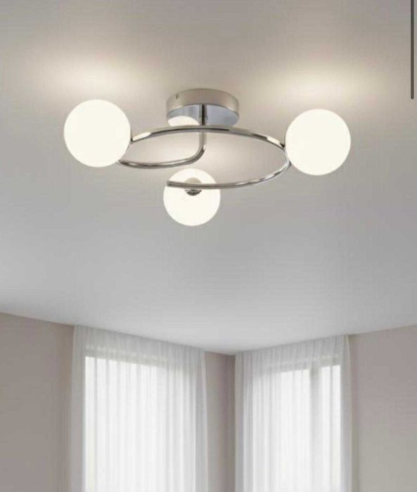 Vand lustra cu 3 globuri de sticla