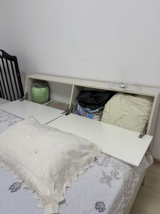 Двуспальная кровать