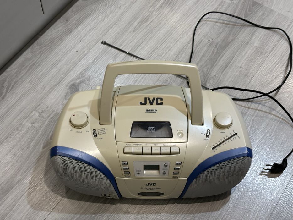 Radio casetofos cu cd