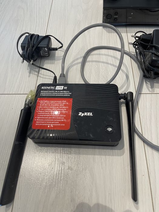 цифровой тюнер, wi-fi модем двух антенный и сетевой терминал