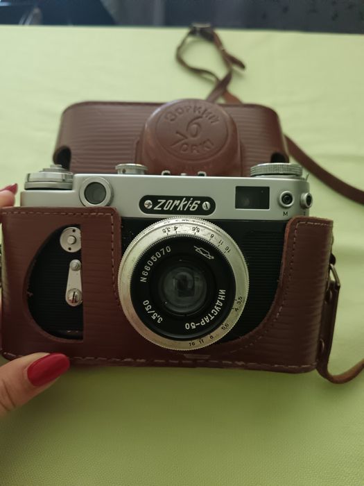 Фотоапарати, светкавици, гривни за преснимане и др.