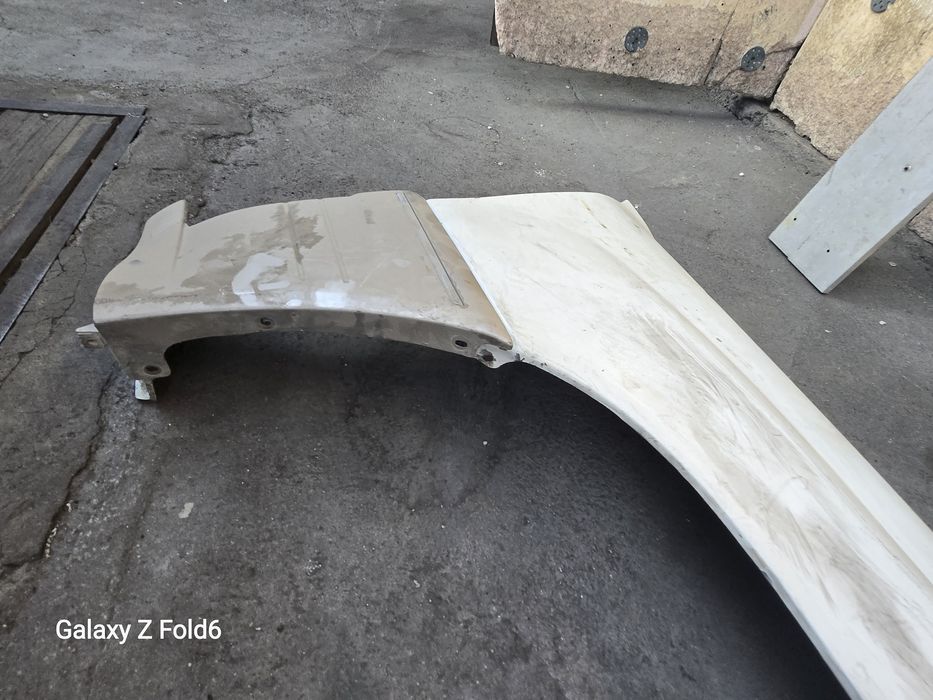 Продам крыло правое LX470