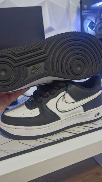 Adidasi NIKE, piele,stare f buna,marimea 37.5