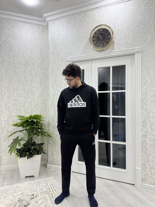 Адидас спортвный костюм,  двойка, весенние