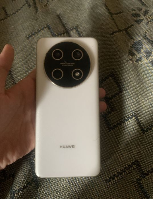 Huawei nova 13 i