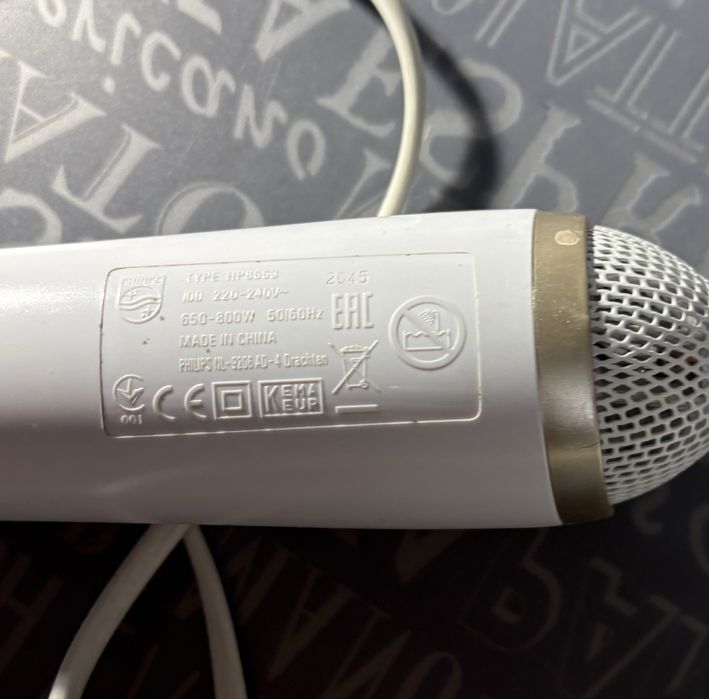 Продам фен- щетку Philips