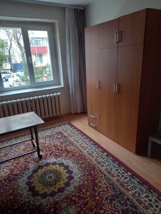 Închiriez garsoniera