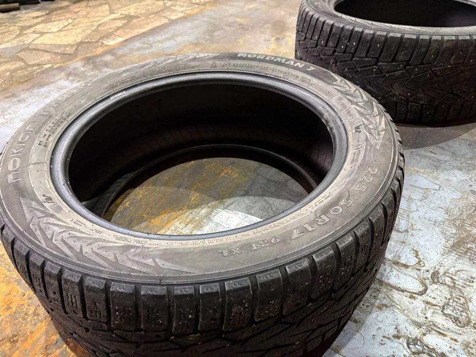 Шины зимние 225/50/17