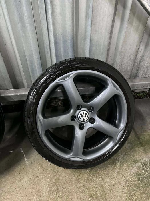 Продавам гуми с джанти 18