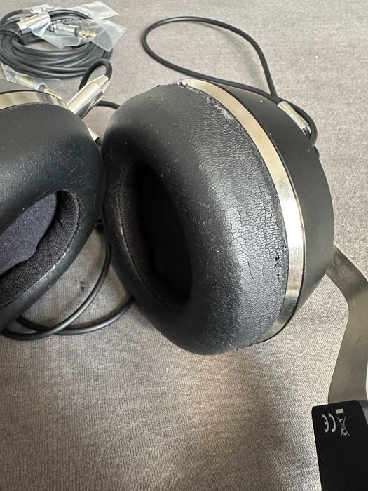 Слушалките Final Audio Sonorous IV