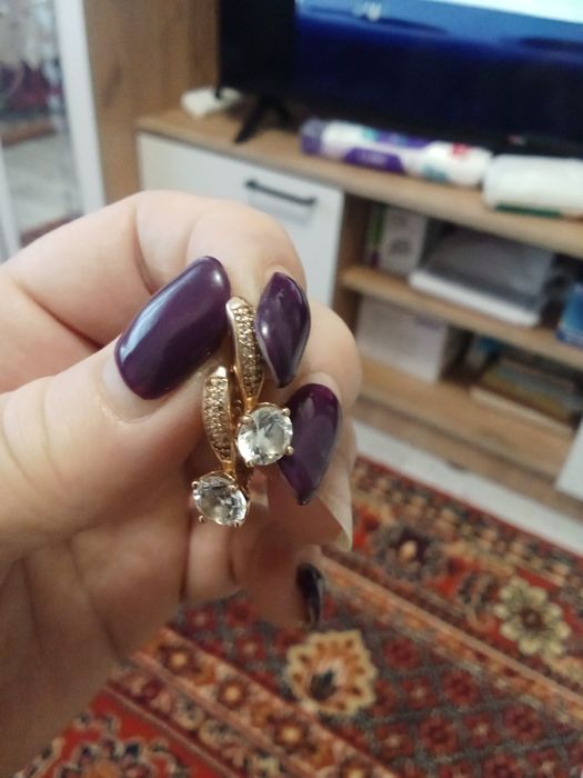 Продам золотые серьги