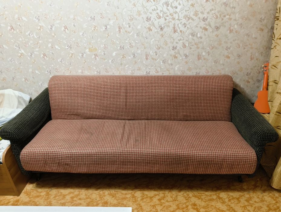 Диван обшитый, раскладной