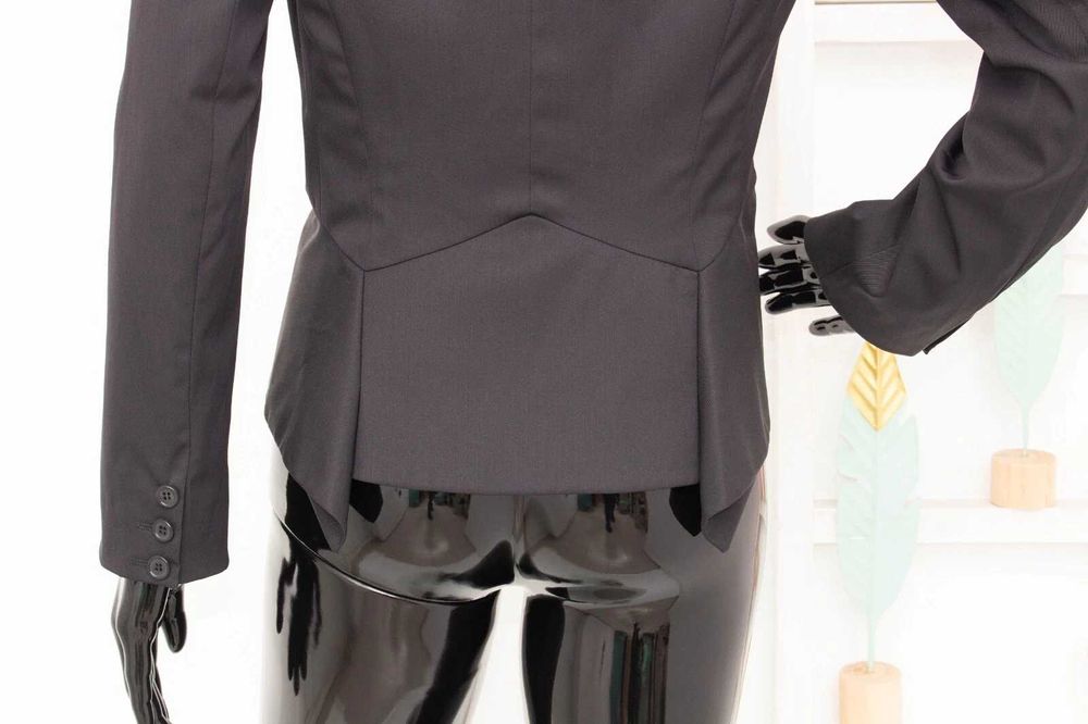 Reiss оригинално дамско сако черно от вълна пеплум S