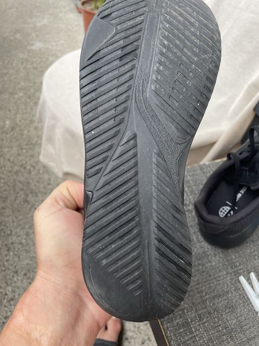 Обувки adidas новии