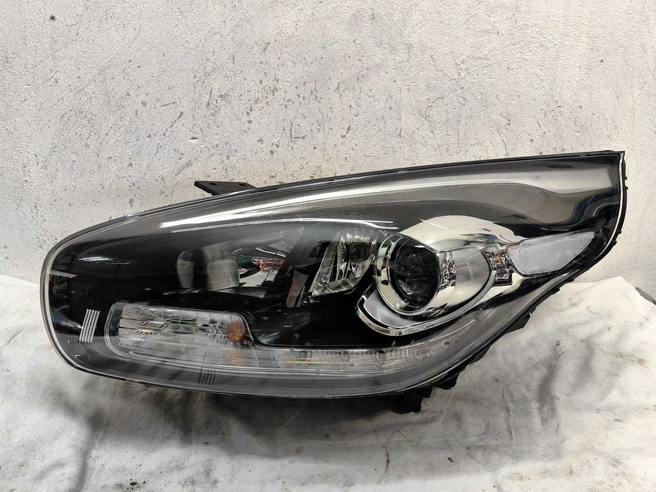 Оригинален фар Киа  Kia Carens 4 Rondo Led
