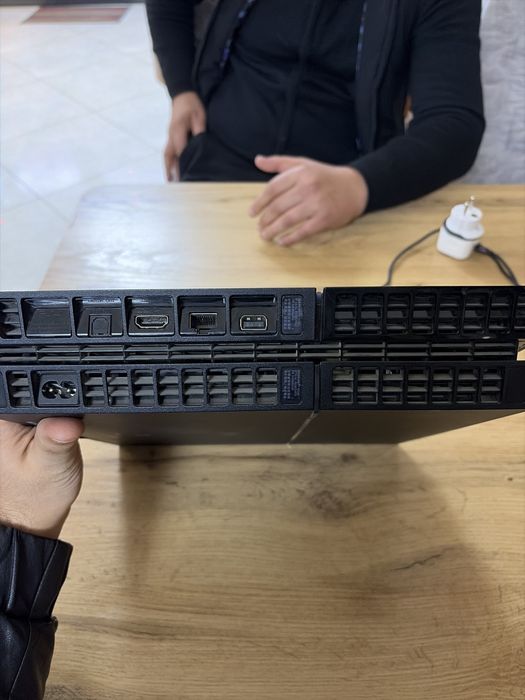 Playstation 4 Сотилади