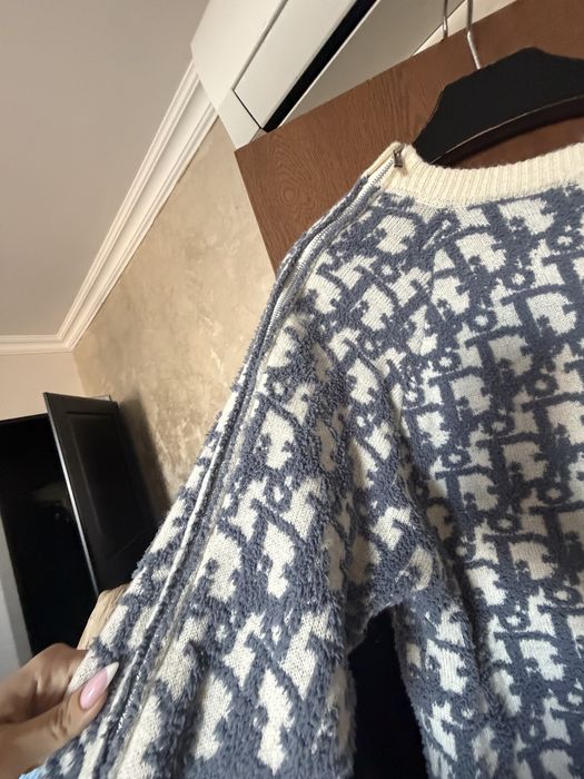 Christian Dior пуловер ,страхотен е