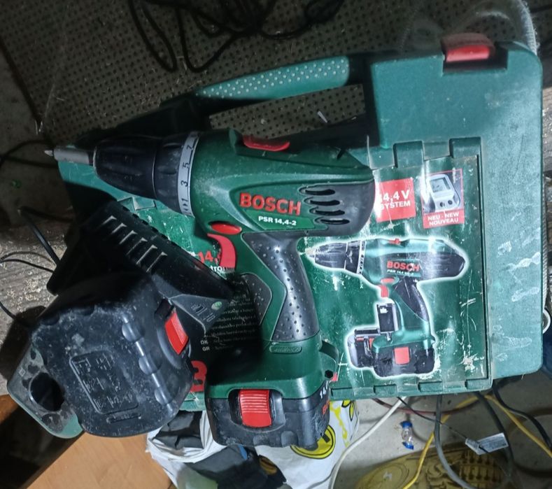 Bormasina /filetanta Bosch PSR 14,4-2 cu 2 acumulatori  morți