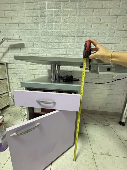 Бюро за маникюр с прахоуловител + шаф