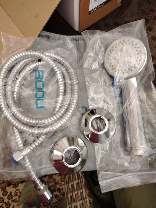 Почти новый смеситель в ванну. Латунь.