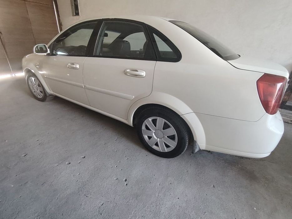 Продается автомобилб Lacetti